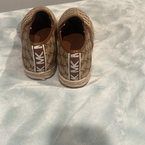 MK Brand New tan slip ons size 6.5 - Picture 4 of 4